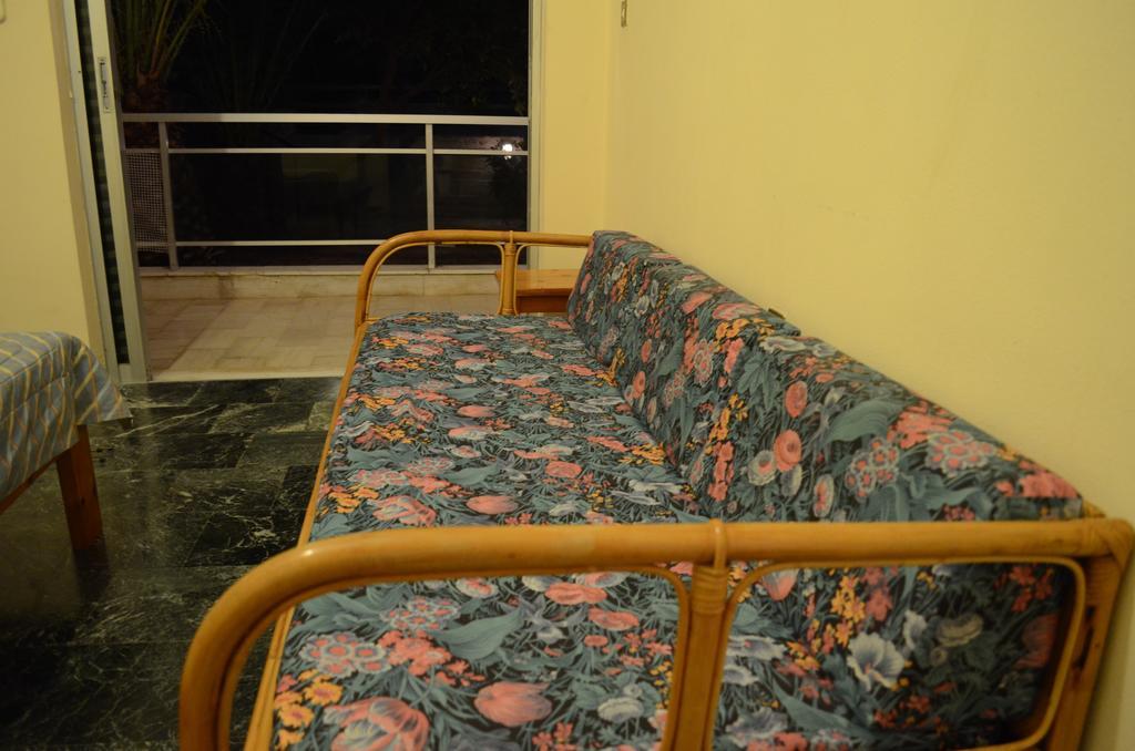 Kineta Apartments エクステリア 写真